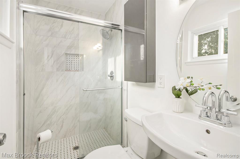 720 Hamlet Court, Auburn Hills, MI 48326 — Photo 17