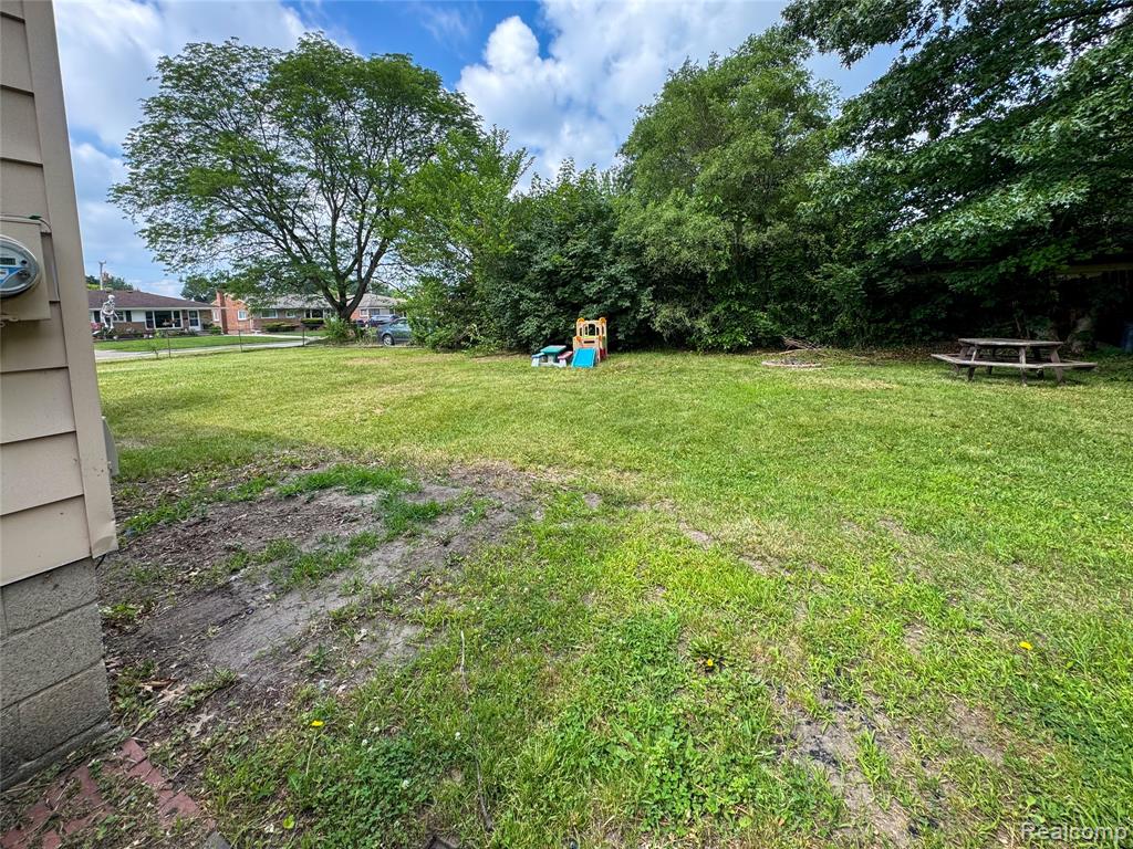 921 Venoy, Garden City, MI — Photo 21