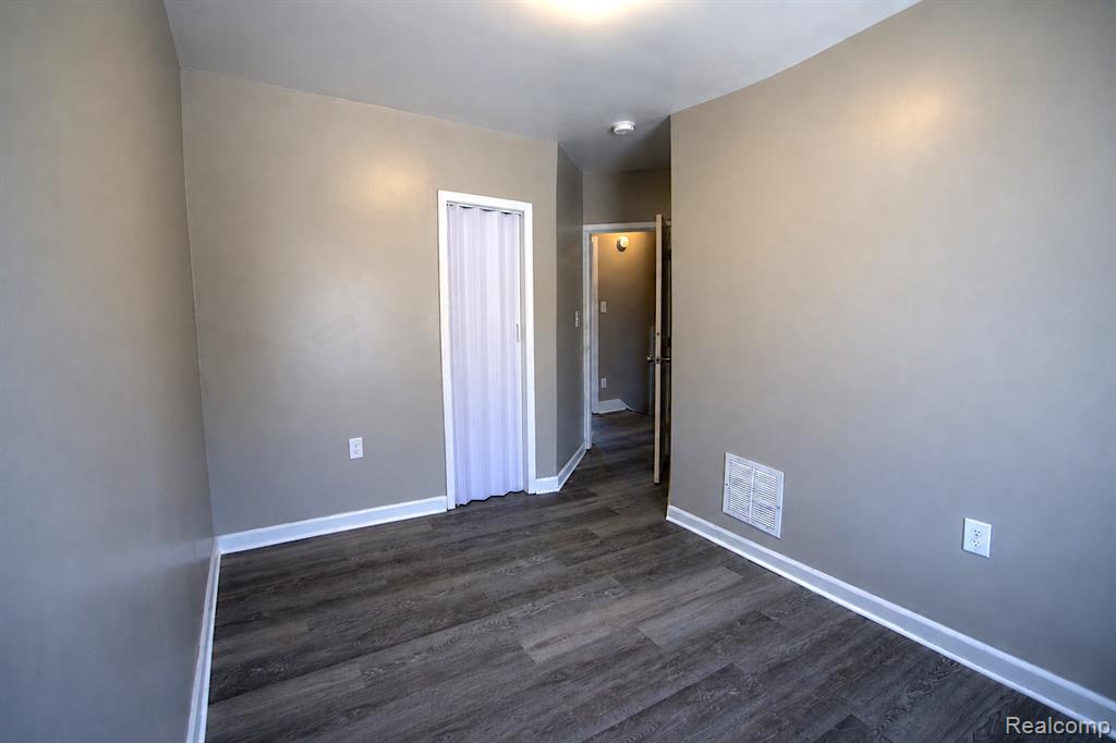 25 Maynard Court, Pontiac, MI 48342 — Photo 19