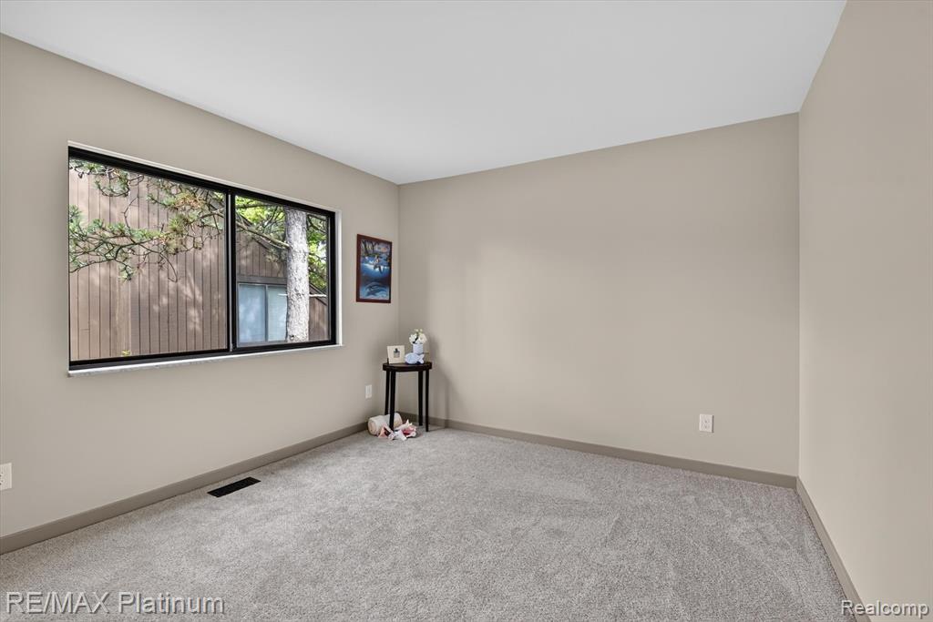 32 Haverhill Court, Ann Arbor, MI 48105 — Photo 23