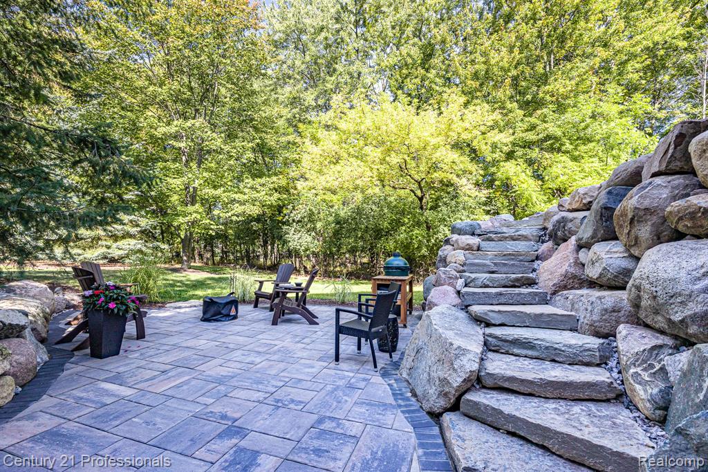 8242 Pine Hollow Court, Grand Blanc, MI 48439 — Photo 10