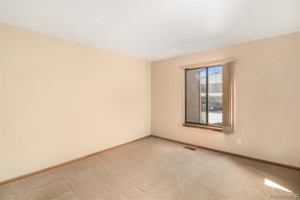 45216 Churchill Drive, 8, Macomb, MI 48044 — Photo 9
