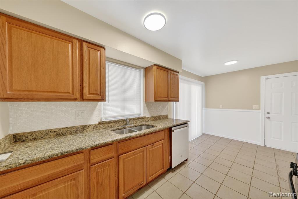 15654 Isabelle Street, Romulus, MI 48174 — Photo 9