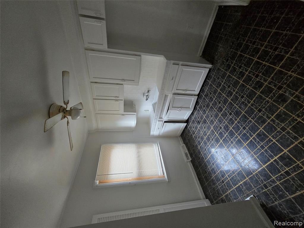 7683 Greenview Avenue, Detroit, MI 48228 — Photo 8