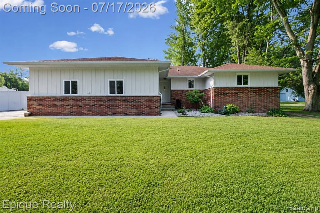 5155 Gratiot Avenue, St. Clair, MI 48079 — front exterior