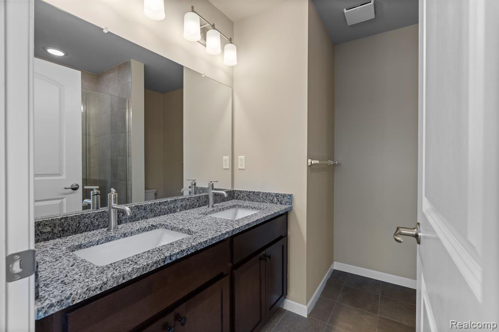 849 Canterbury Ln, Troy, MI 48085 — Photo 18