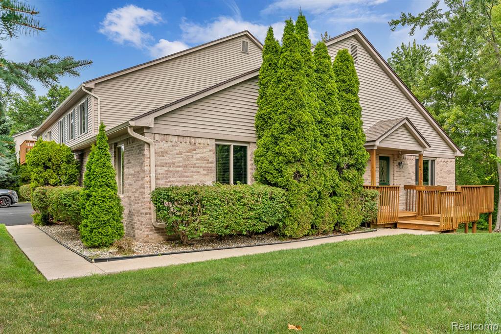 1071 OLD LEAKE, Holly, MI 48442 — Photo 3