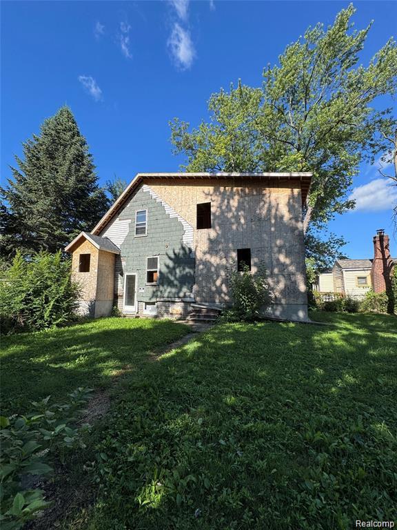 20860 Ridgemont Road, Harper Woods, MI 48225 — front exterior
