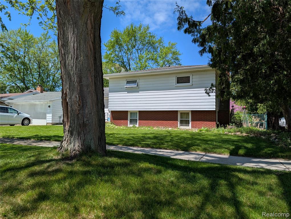 219 W Butler Street, Bad Axe, MI 48413 — Photo 2
