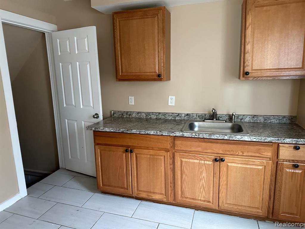 8878 Evergreen Avenue, Detroit, MI 48228 — Photo 4