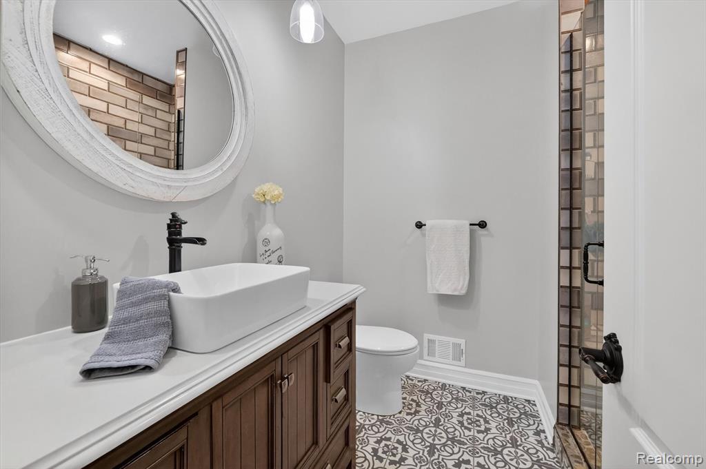 2168 Wiggins Road, Fenton, MI 48430 — Photo 32