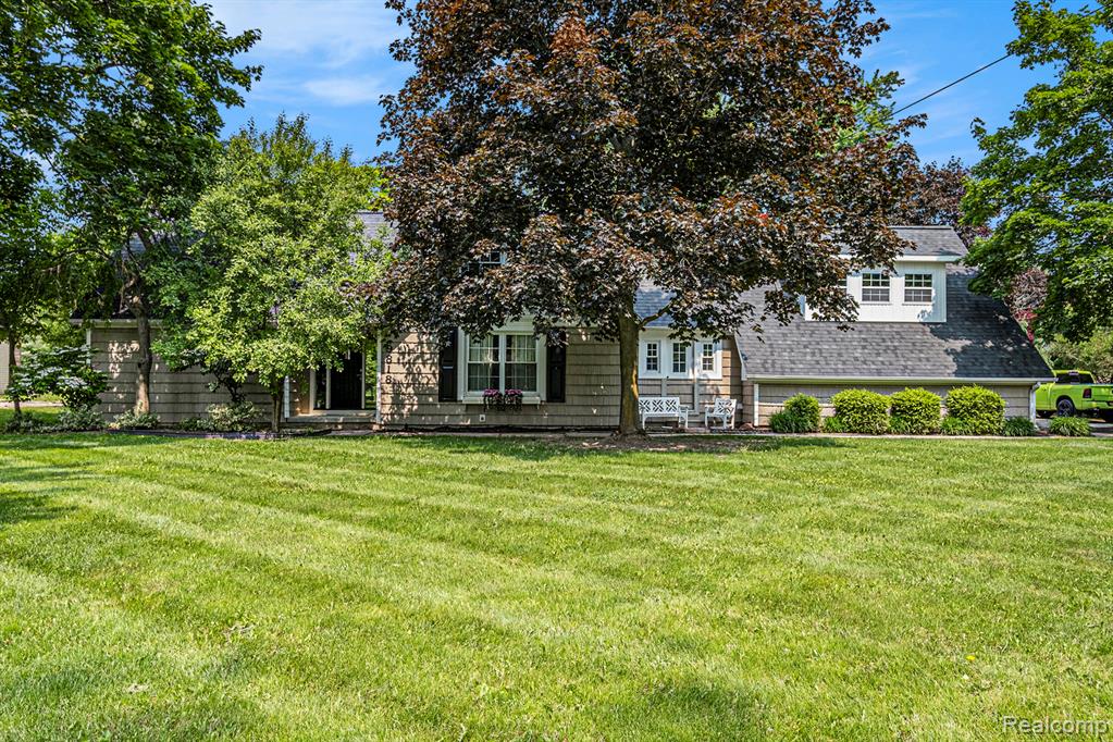 9818 BURNING TREE Drive, Grand Blanc, MI 48439 — Photo 2