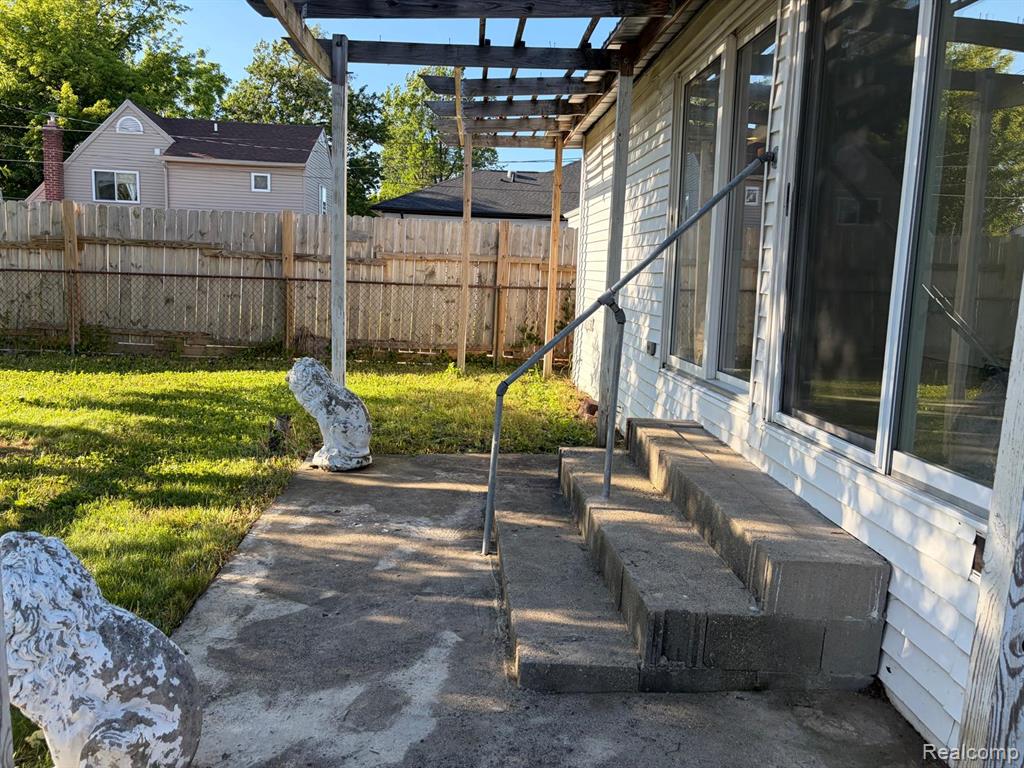 5901 N Vernon Street, Dearborn Heights, MI 48127 — front exterior