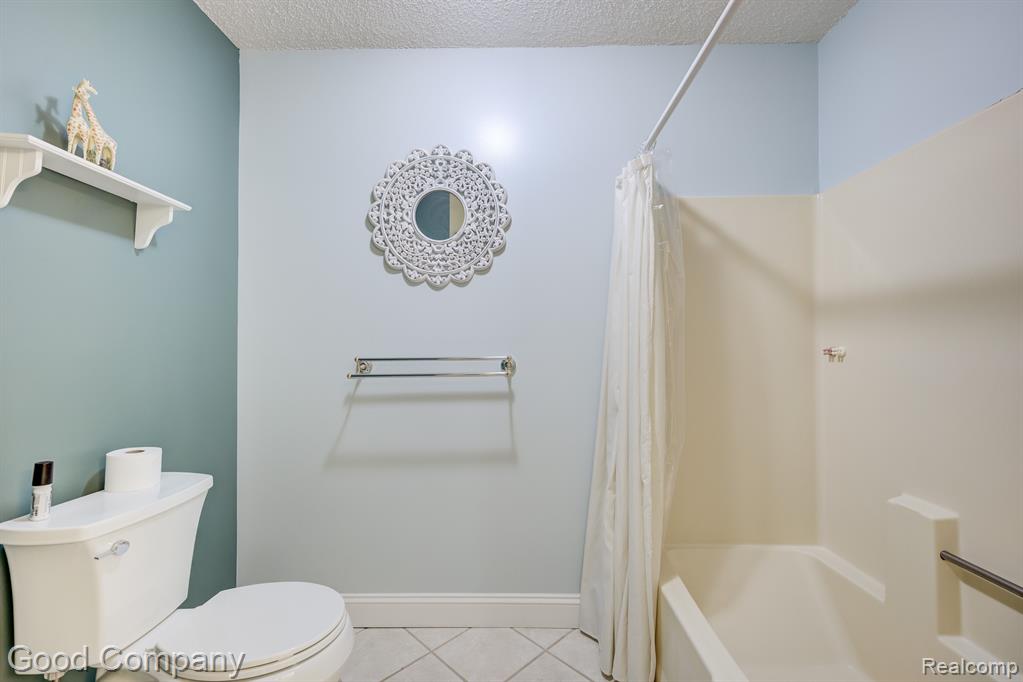 4910 HARBOR POINT Drive, 3, Waterford, MI 48329 — Photo 30