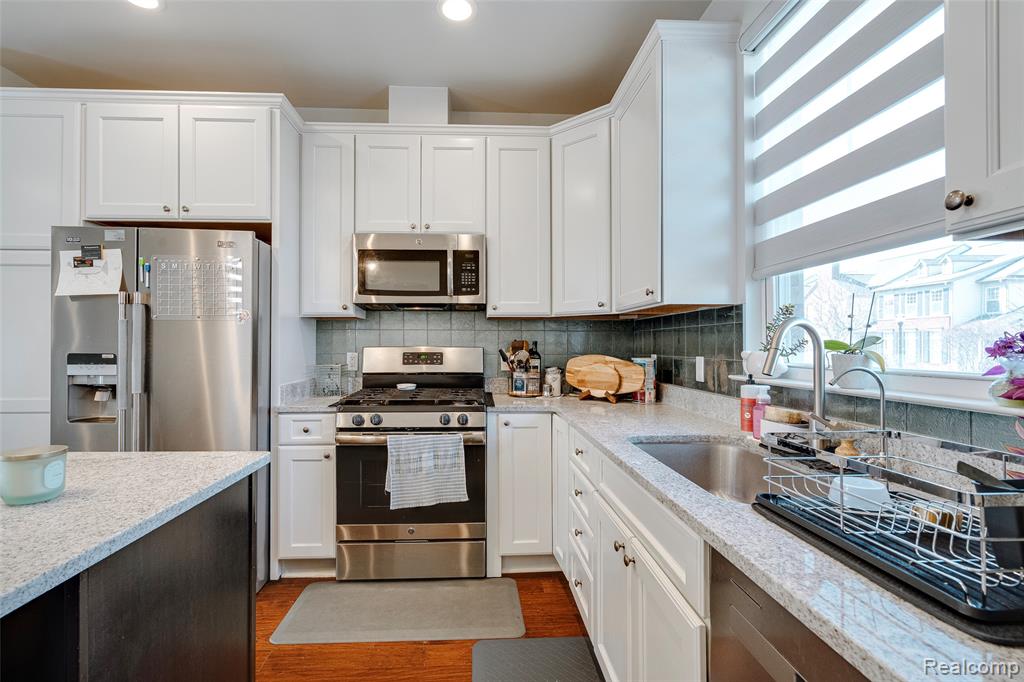 3211 Johanna Ware, Wixom, MI 48393 — Photo 14