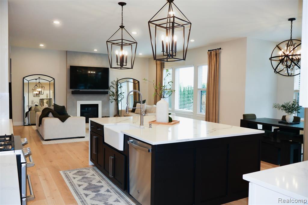 47221 Hidden Meadows Drive, Macomb, MI 48044 — Photo 13