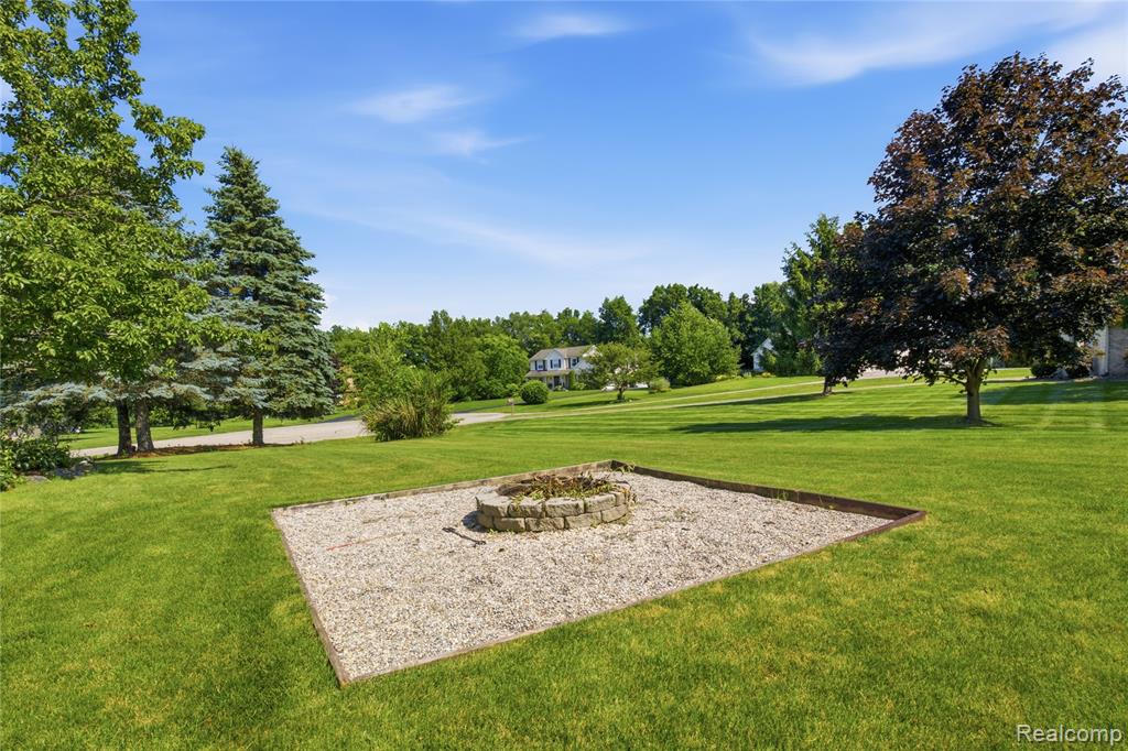 1817 Deer View Court, Howell, MI 48843 — Photo 18