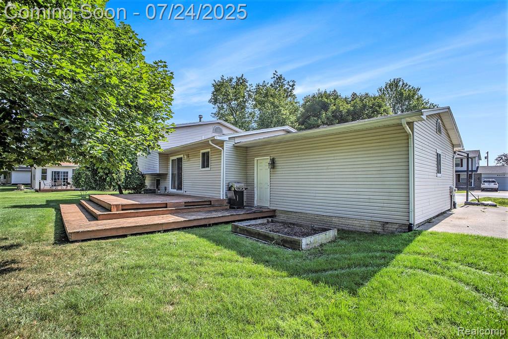 5216 Birchcrest Drive, Swartz Creek, MI 48473 — Photo 18