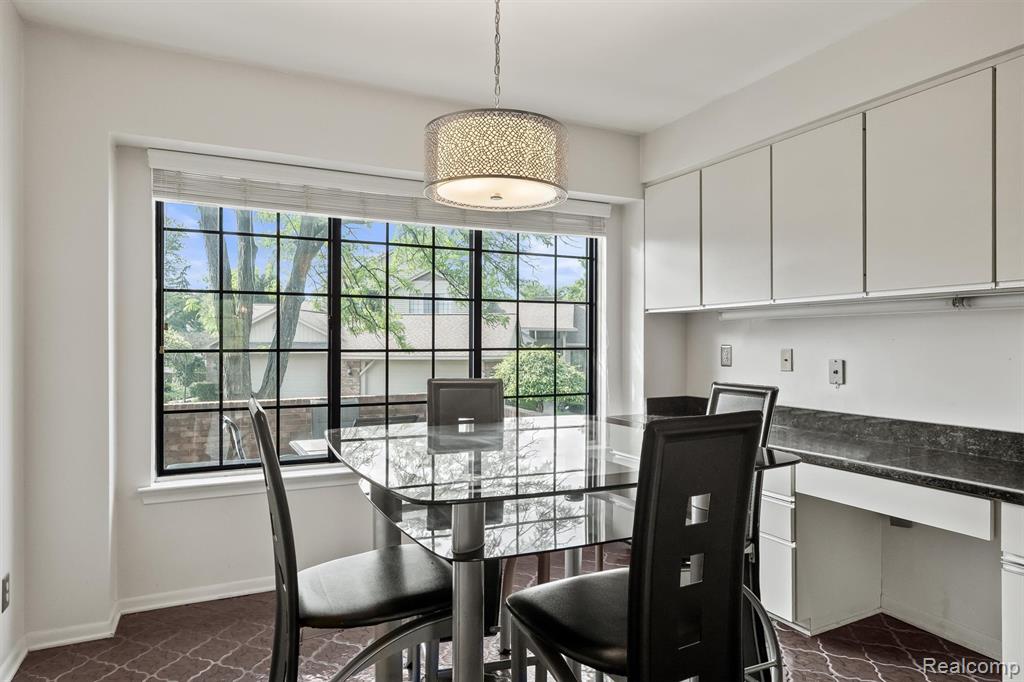 7208 Creeks Bend Drive, West Bloomfield, MI — Photo 4