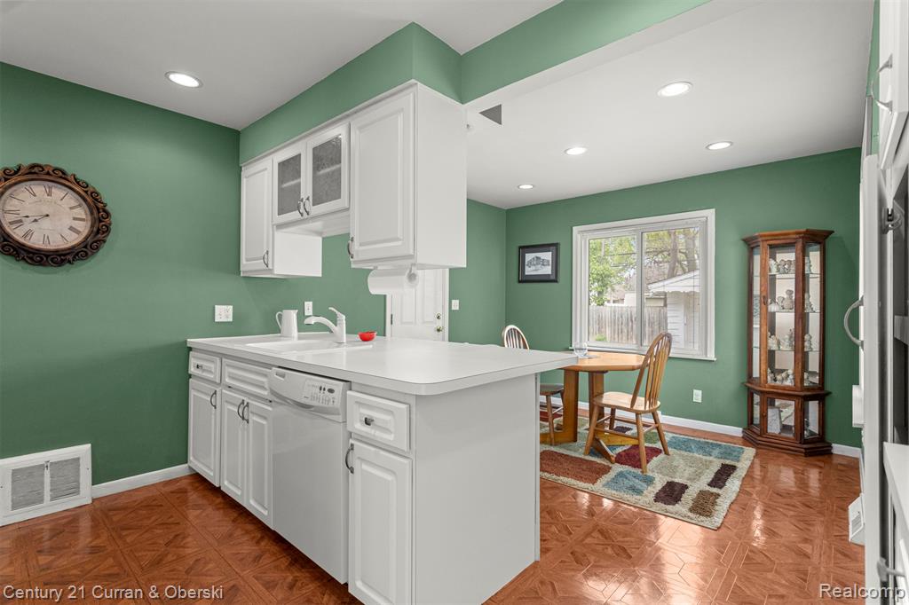 919 Whitcomb Avenue, Royal Oak, MI 48073 — Photo 8