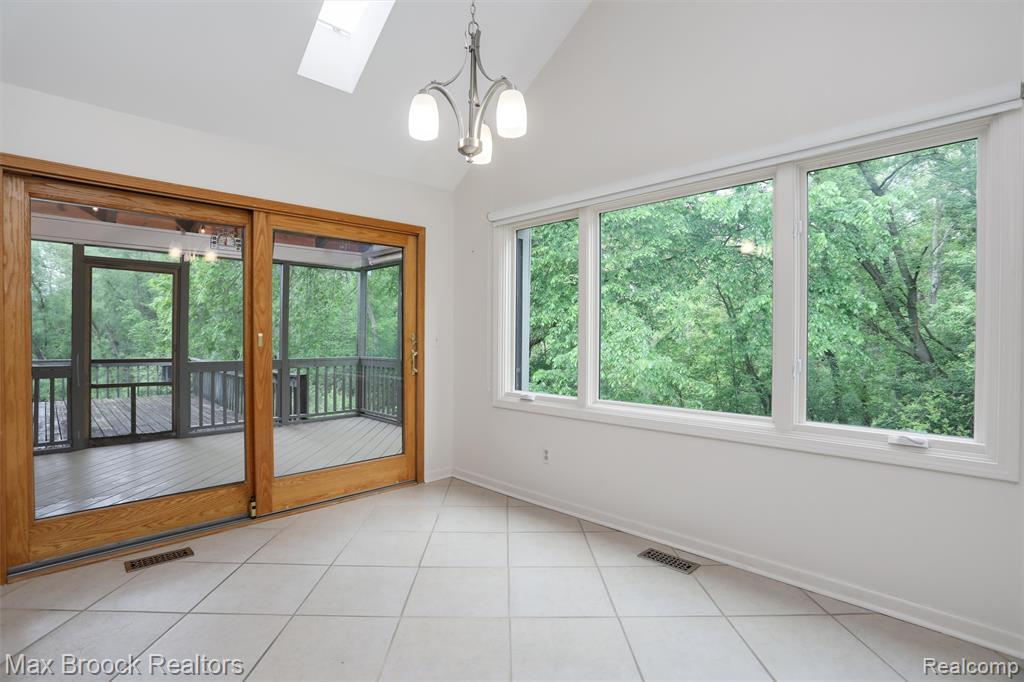 5844 INDEPENDENCE Lane, West Bloomfield, MI — Photo 14