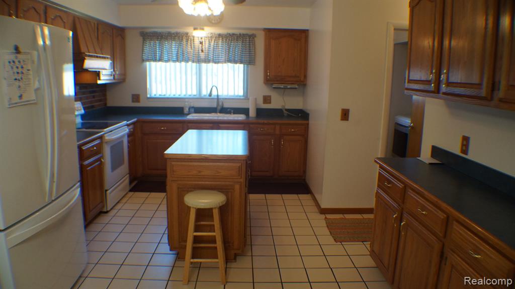 4609 CALVERT Court, Troy, MI 48085 — Photo 6