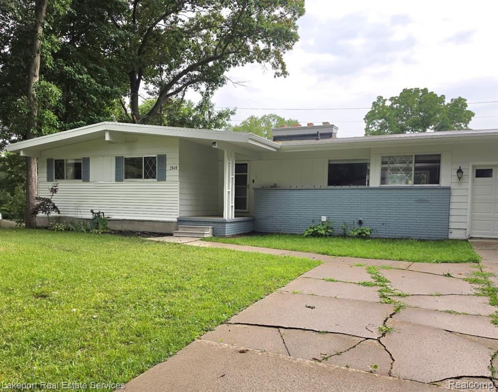 2549 Riverwood Dr Drive, Port Huron, MI 48060 — Photo 2