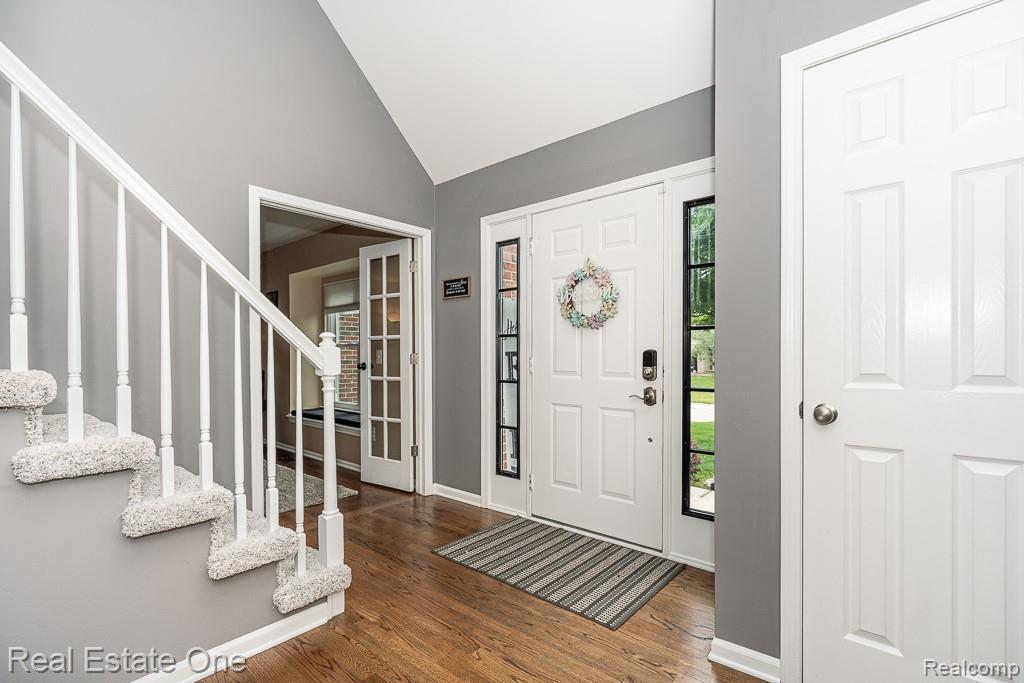 1043 Ridgeview Circle, Lake Orion, MI 48362 — Photo 2