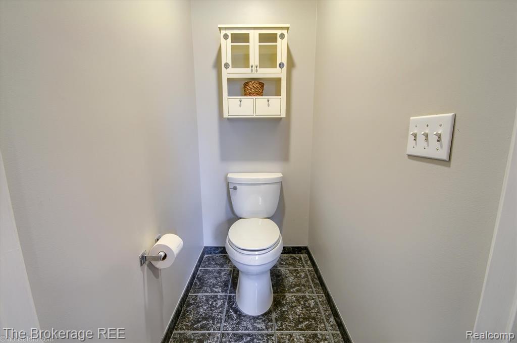 4449 Brighton Drive, Grand Blanc, MI 48439 — Photo 42