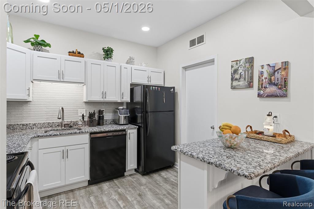 29374 Laurel Drive, Farmington Hills, MI 48331 — Photo 12