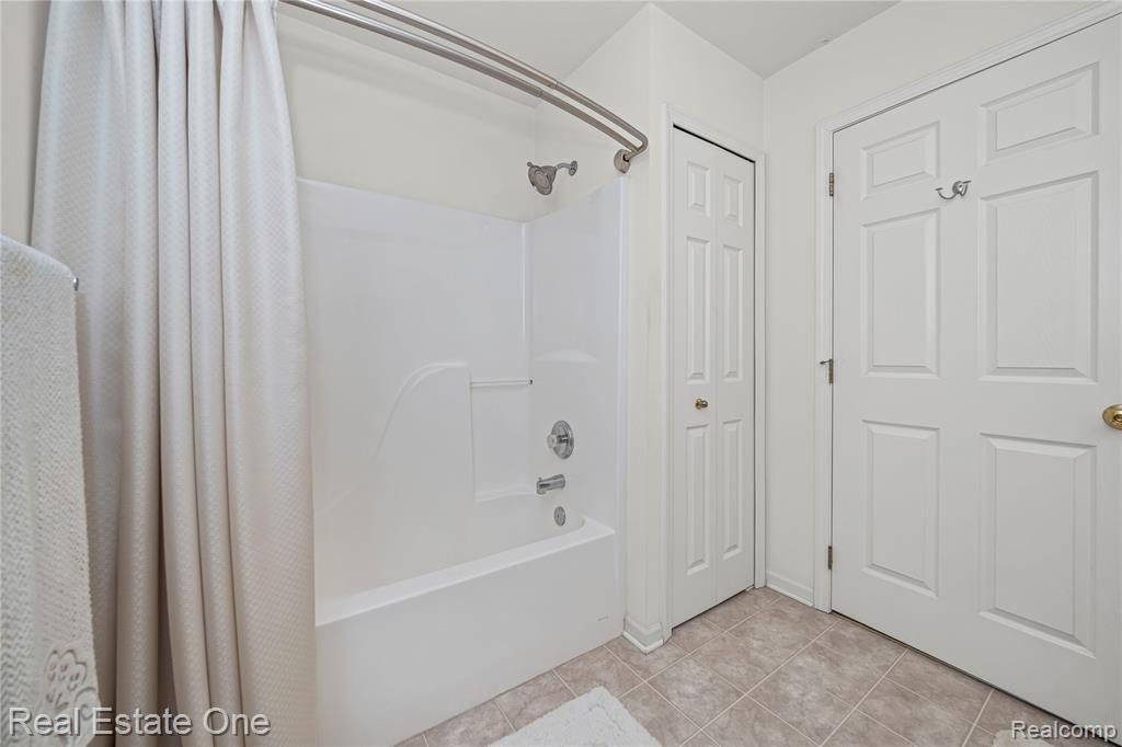 4364 Meadows Avenue, Burton, MI 48439 — Photo 30