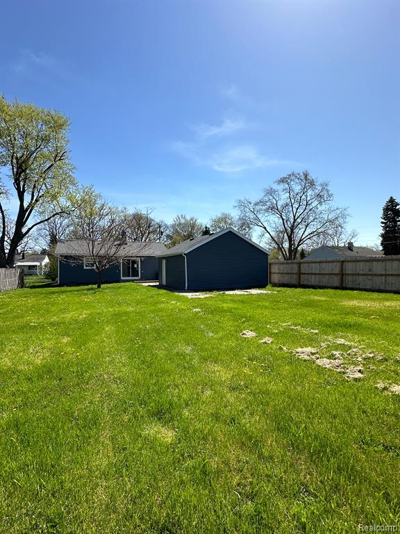 769 PALMER Drive, Pontiac, MI 48342 — Photo 17