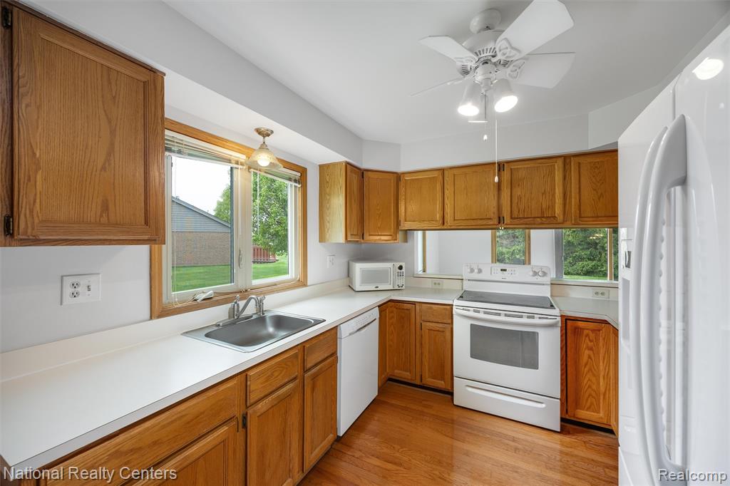 16061 Meadows Drive, Macomb, MI 48044 — Photo 14