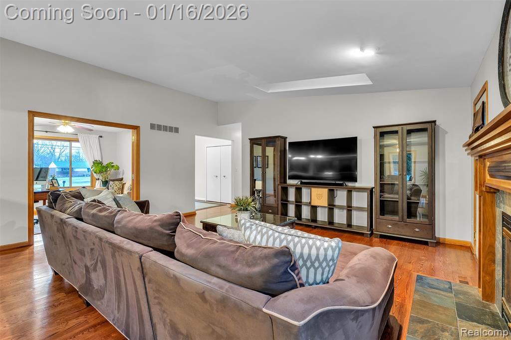 9035 Farmington Road, Livonia, MI 48150 — Photo 10