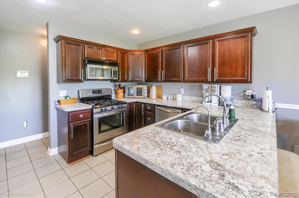 317 N Summers Road, Imlay City, MI 48444 — Photo 10
