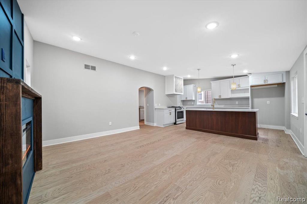 360 NEWTON Drive, Lake Orion, MI 48362 — Photo 11