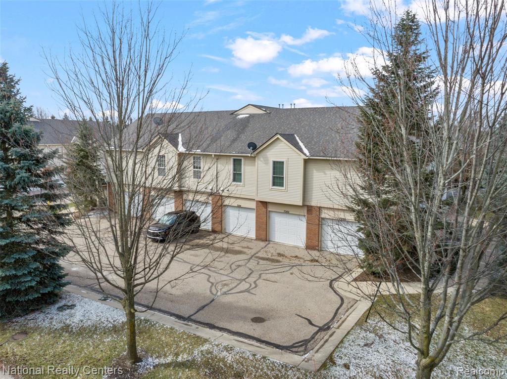 7201 Farmingdale Lane, Walled Lake, MI 48390 — Photo 33