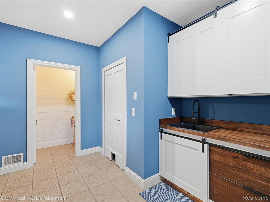 45625 W 9 Mile Road, Novi, MI — Photo 63
