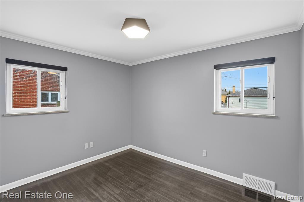 8528 Norborne Avenue, Dearborn Heights, MI 48127 — Photo 15