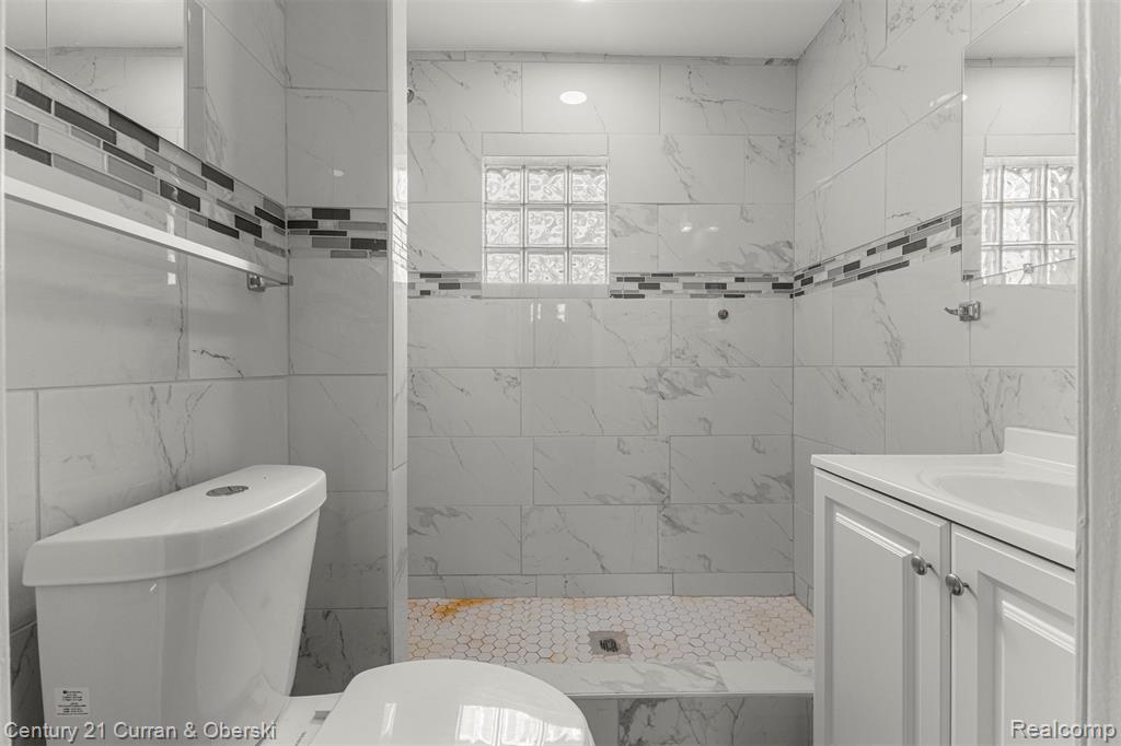 9 Walnut Street, Wyandotte, MI 48192 — Photo 24