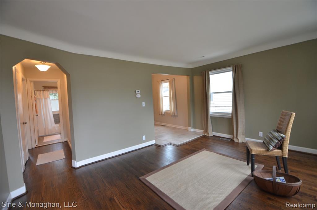 421 W Kalama Avenue S, Madison Heights, MI 48071 — Photo 8