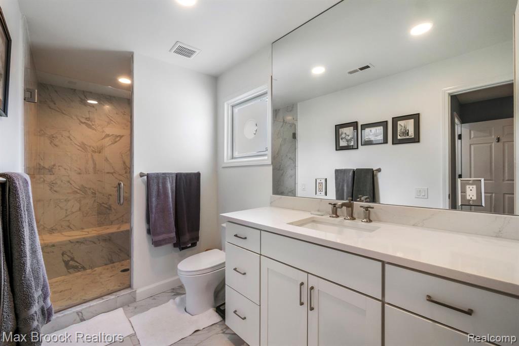 3828 PINE LAKE KNOLL Drive, West Bloomfield, MI 48324 — Photo 40