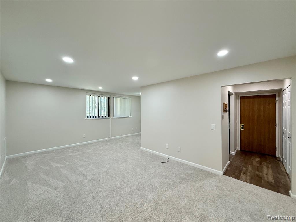29870 W 12 Mile Road, 703, Farmington, MI 48334 — Photo 3