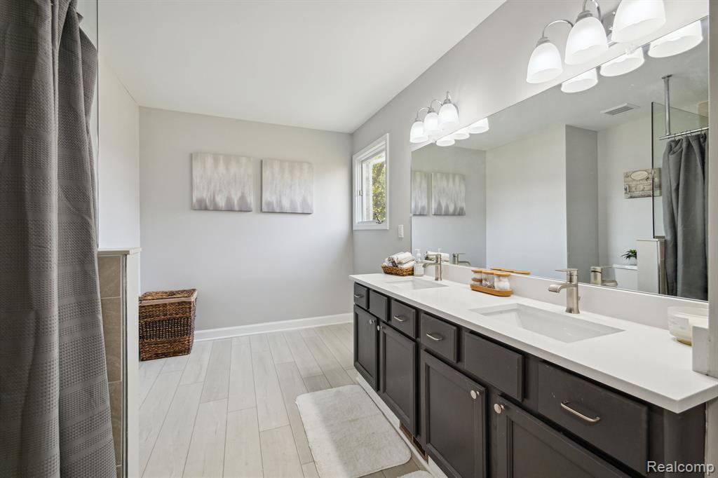 45516 VIOLET Lane, Novi, MI — Photo 37