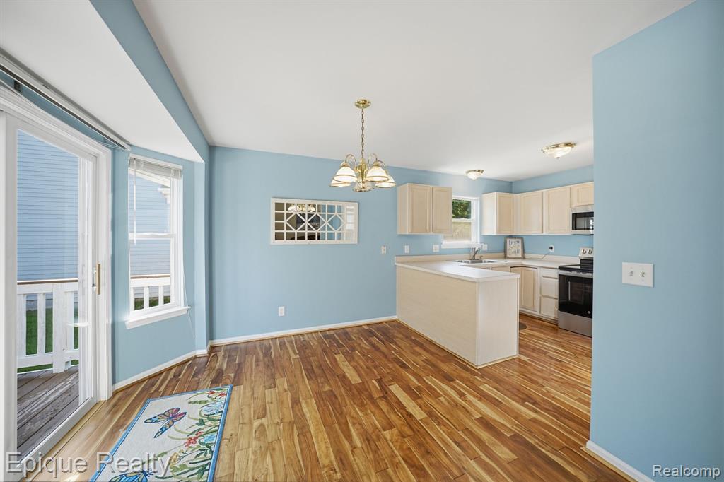919 Rikki Ann Court, Wixom, MI 48393 — Photo 4