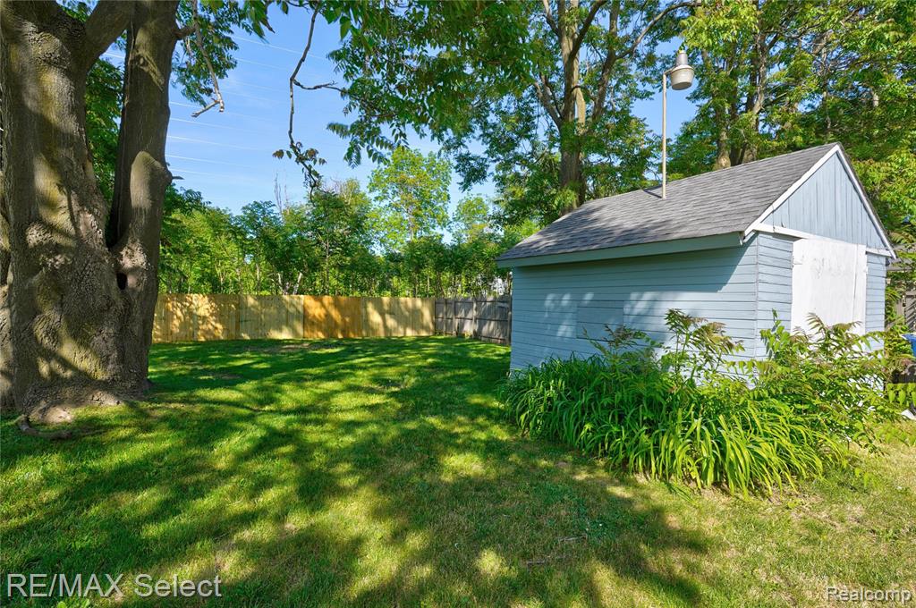 4305 Pengelly Road, Flint, MI 48507 — Photo 7