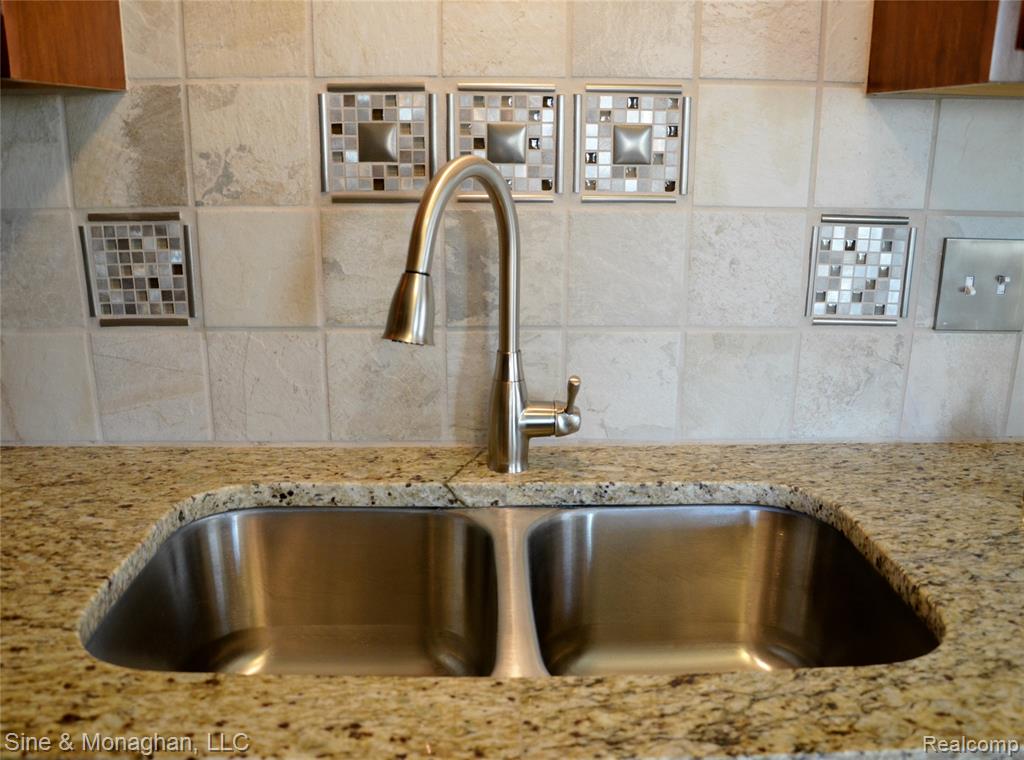 421 W Kalama Avenue S, Madison Heights, MI 48071 — Photo 13