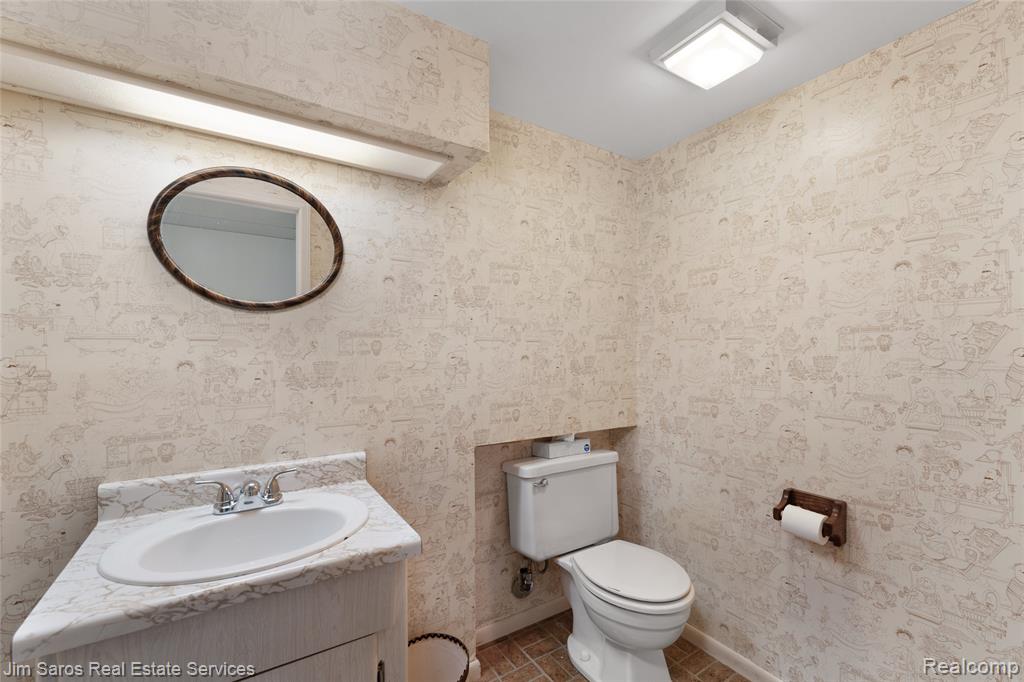 1525 Hollywood Avenue, Grosse Pointe Woods, MI 48236 — Photo 19