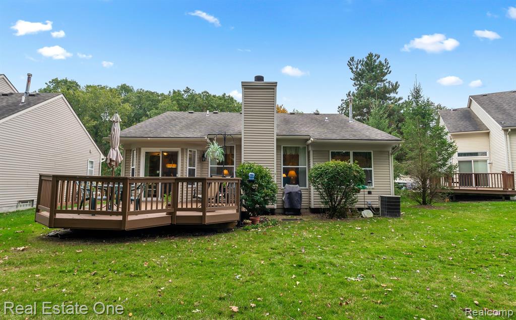907 CALPERNIA, 29, Wixom, MI 48393 — Photo 2