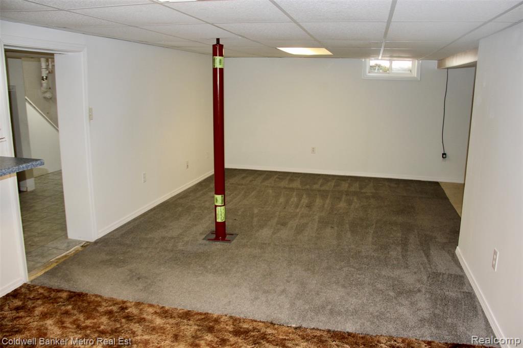 4092 Woodstock Road, Waterford, MI 48328 — Photo 36